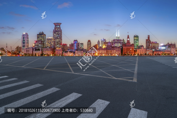 上海金融區(qū)夜景和柏油馬路
