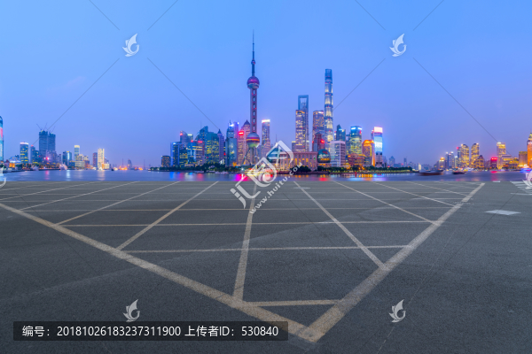 地面劃線和上海摩天大樓天際線