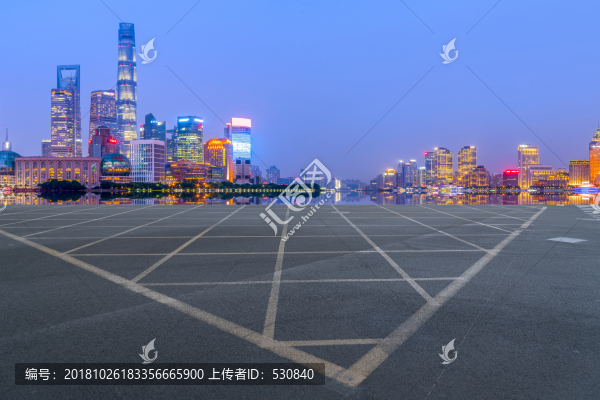 地面劃線和上海摩天大樓天際線