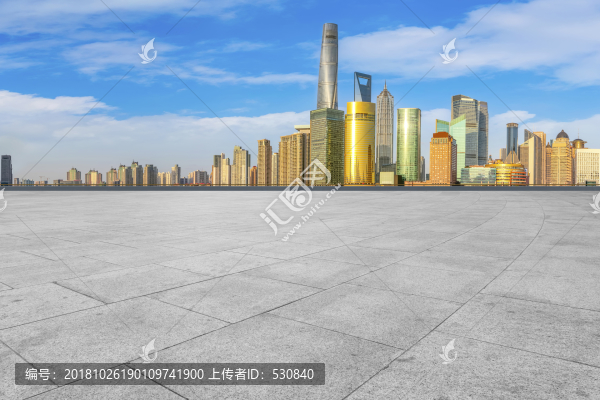 地磚路面和上海摩天大樓天際線