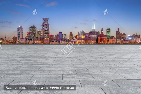 地磚路面和陸家嘴摩天大樓