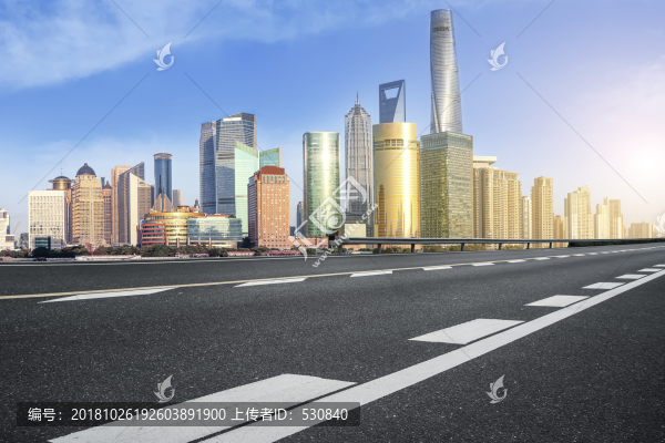 地面劃線和上?，F(xiàn)代高端建筑群