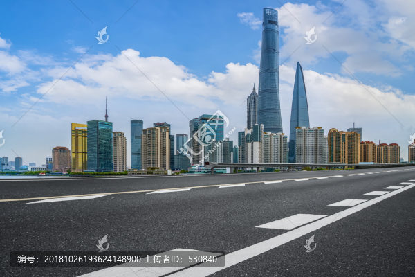 地磚路面和上海陸家嘴高端建筑