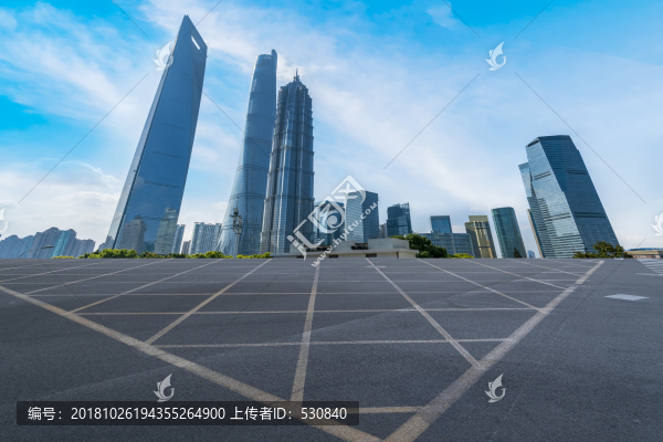 瀝青路面和陸家嘴金融區(qū)
