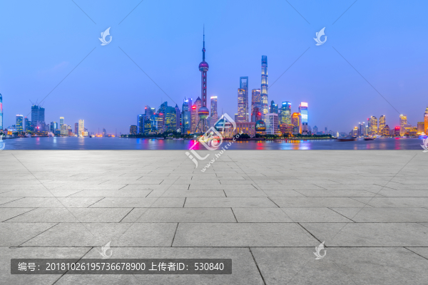 地磚路面和上海摩天大樓天際線