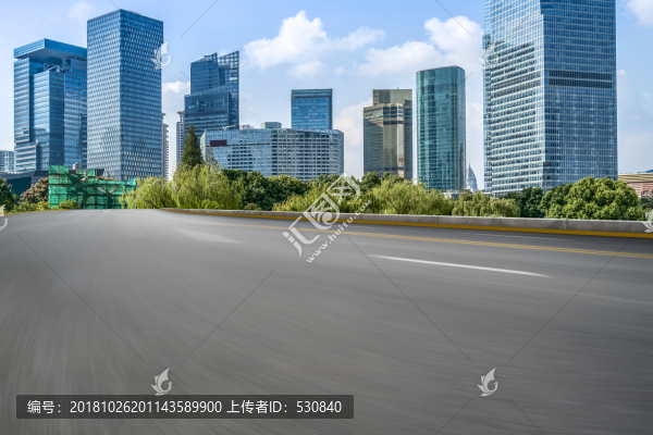 柏油馬路和上?，F(xiàn)代建筑群
