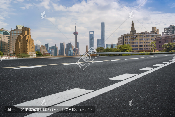 瀝青路面和上?，F(xiàn)代建筑群