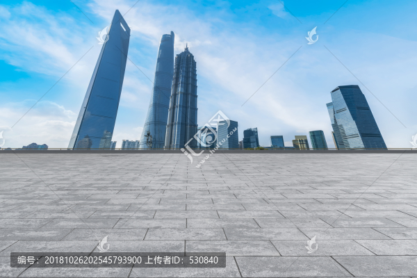 地磚路面和上海摩天大樓天際線