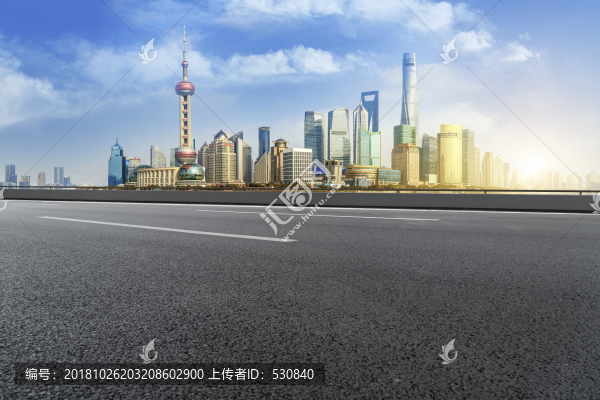 柏油馬路和上海商業(yè)大廈寫字樓