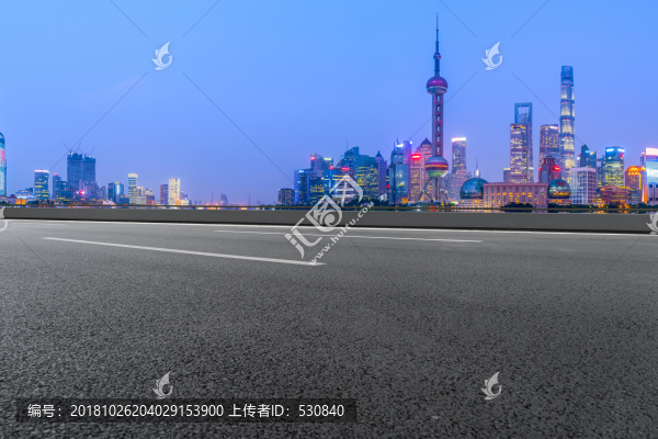 瀝青路面和上?，F(xiàn)代建筑群天際線