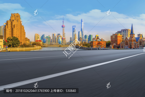 地面劃線和現(xiàn)代建筑天際線