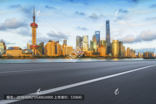 瀝青路面和陸家嘴金融區(qū)