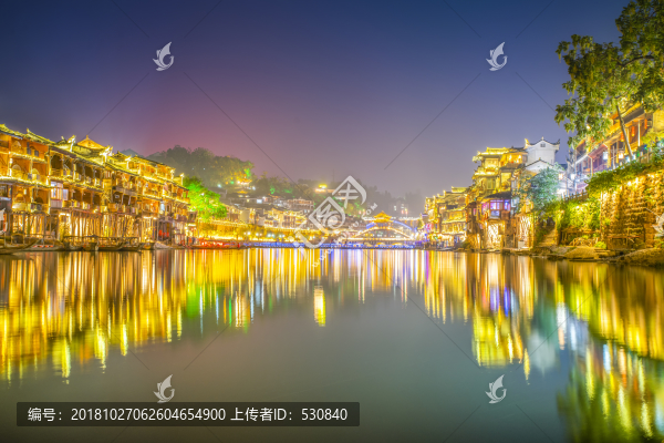 鳳凰古鎮(zhèn)夜景