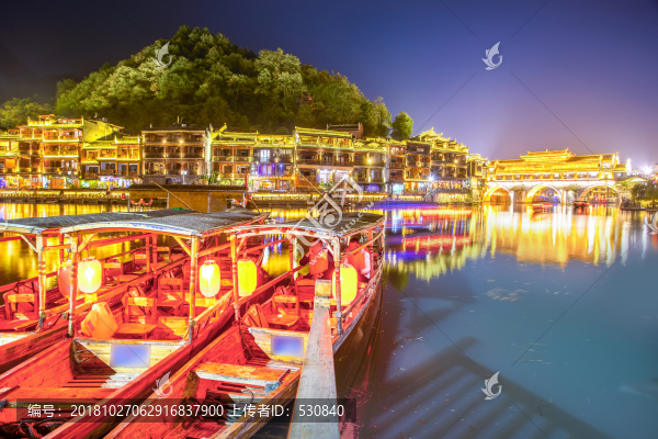 鳳凰古鎮(zhèn)夜景