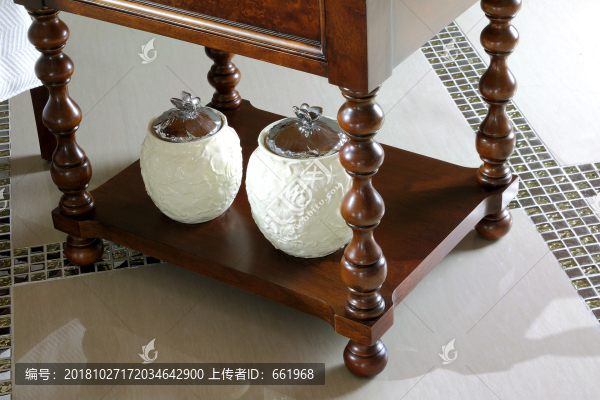 簡(jiǎn)美實(shí)木床頭柜局部