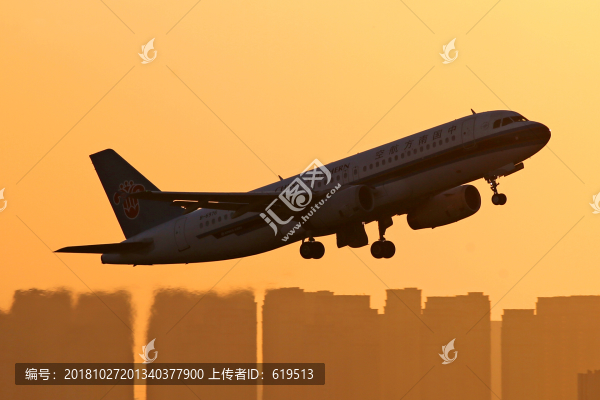 中國(guó)南方航空飛機(jī)起飛