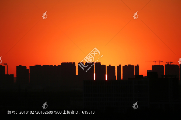 城市高樓夕陽落日