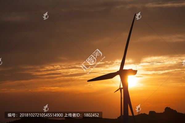 晚霞十分的風(fēng)電風(fēng)車