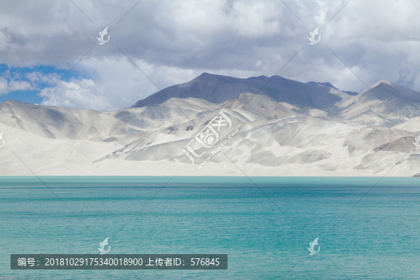 山脈雪山