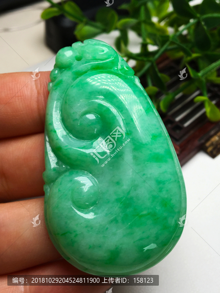 翡翠如玉