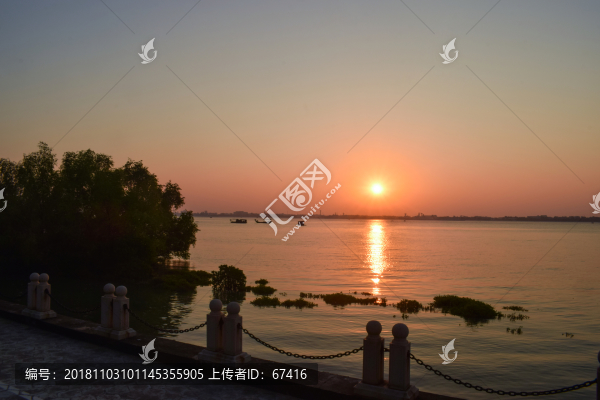 海上日出