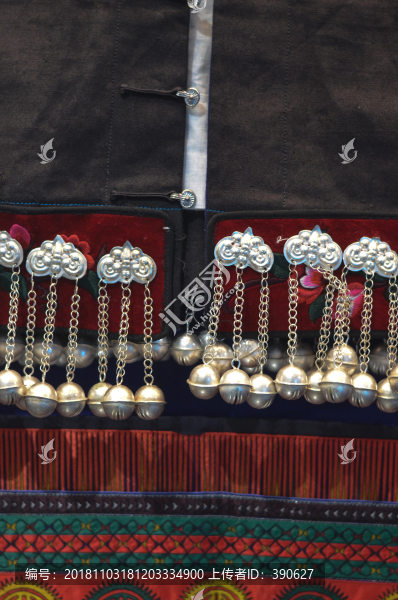 苗侗少數(shù)民族服飾細(xì)節(jié)