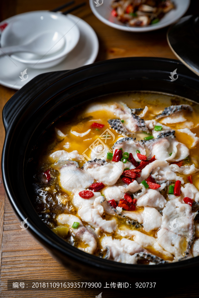 酸菜黑魚(yú)煲