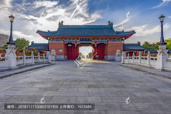 交通大學(xué)正門(mén)