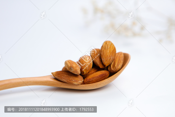 美味干果零食巴旦木