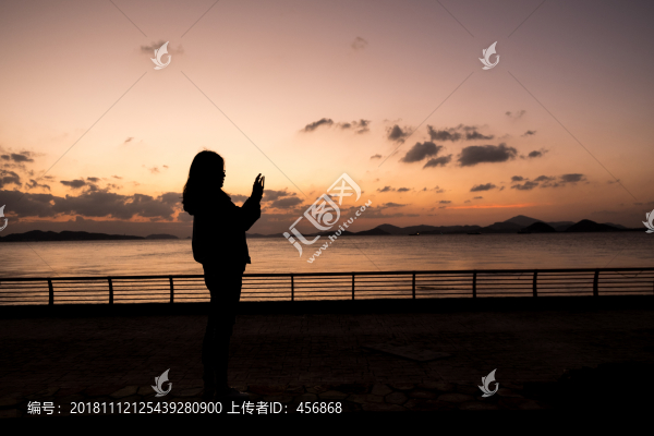 少女剪影