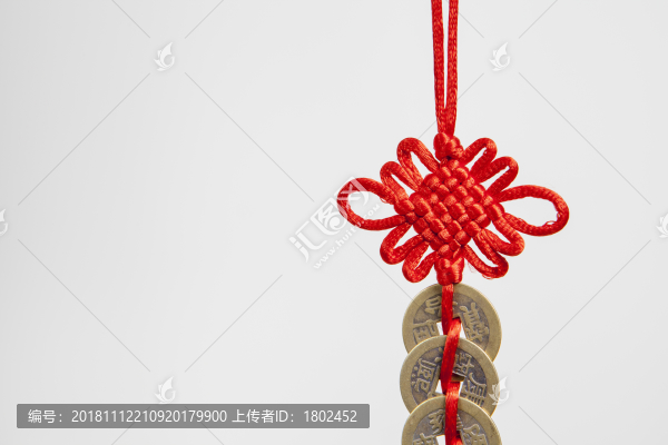 白色背景中國結(jié)