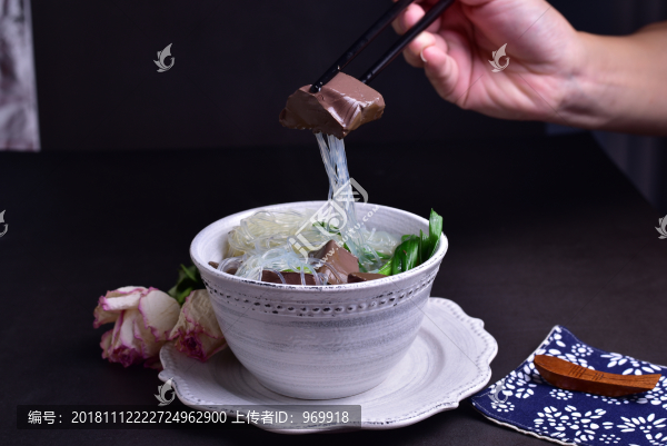 鴨紅粉絲湯