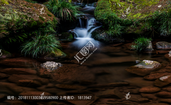 山間流水