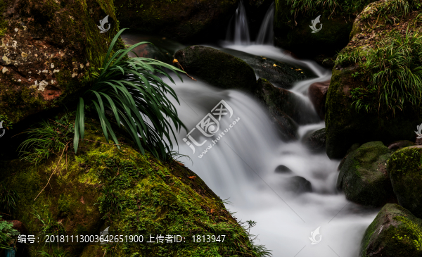 山間流水