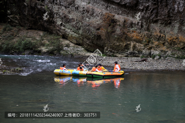阿依河漂流