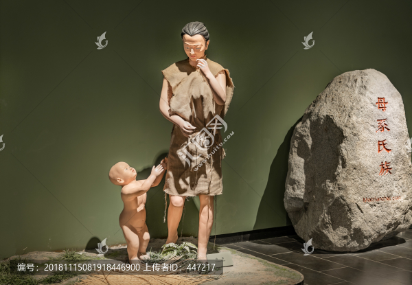 半坡人塑像