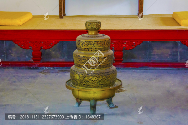 沈陽(yáng)故宮麟趾宮鎏金熏香爐