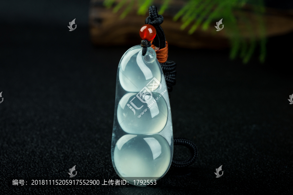 玻璃種翡翠