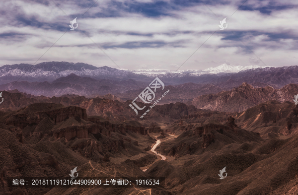 遠(yuǎn)山