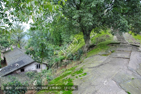 石頭山上的山寨