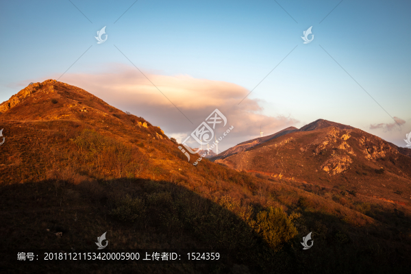 遠(yuǎn)山日出