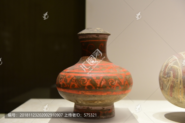 漢代彩繪陶鍾
