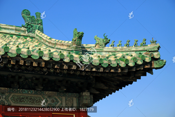 綠色琉璃瓦飛檐