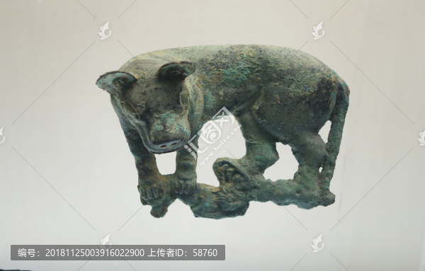 虎形飾