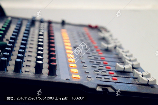 調(diào)音臺(tái)