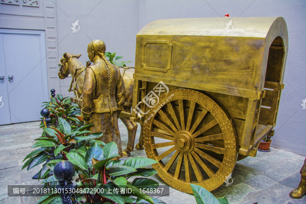 清末運(yùn)送庫(kù)銀的車夫馬車雕塑
