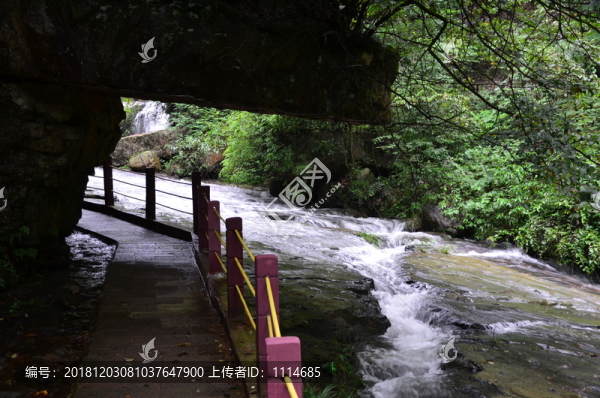 山澗溪流