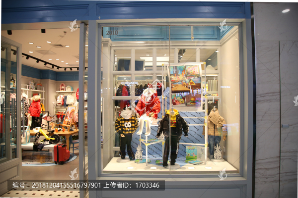 童裝專賣店櫥窗