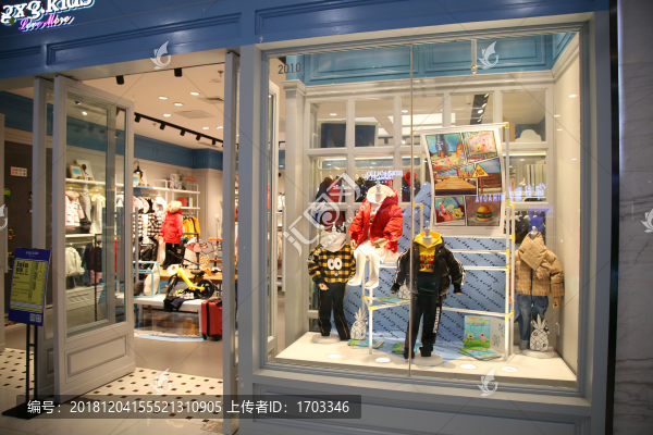 童裝專賣店櫥窗