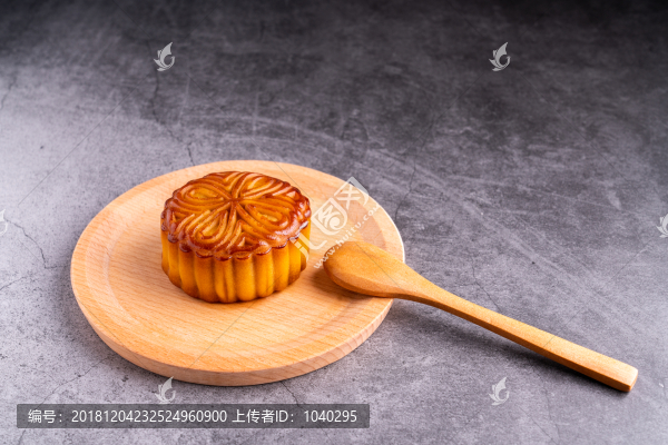 中國傳統(tǒng)節(jié)日中秋節(jié)吃的月餅
